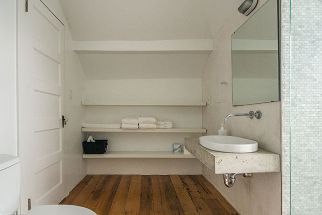 Maison Blanche - Master Bathroom